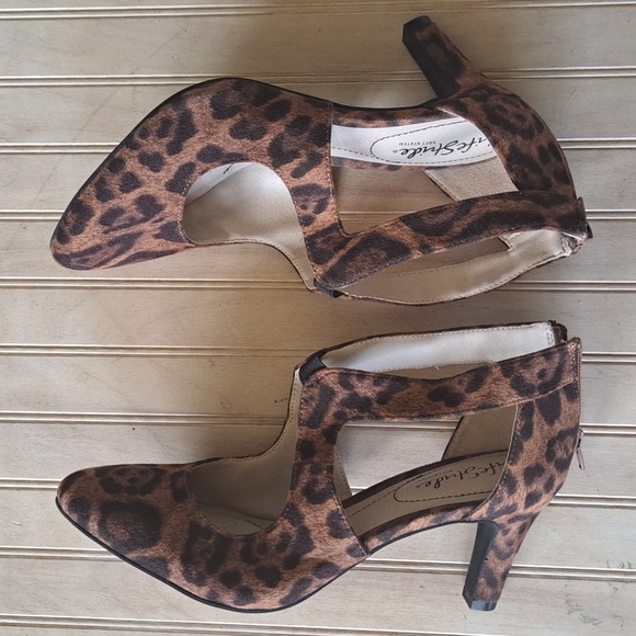 NWT Lifestride Giovanna Animal Print Kitten Heel Ankle Strap Pumps - Picture 2 of 8
